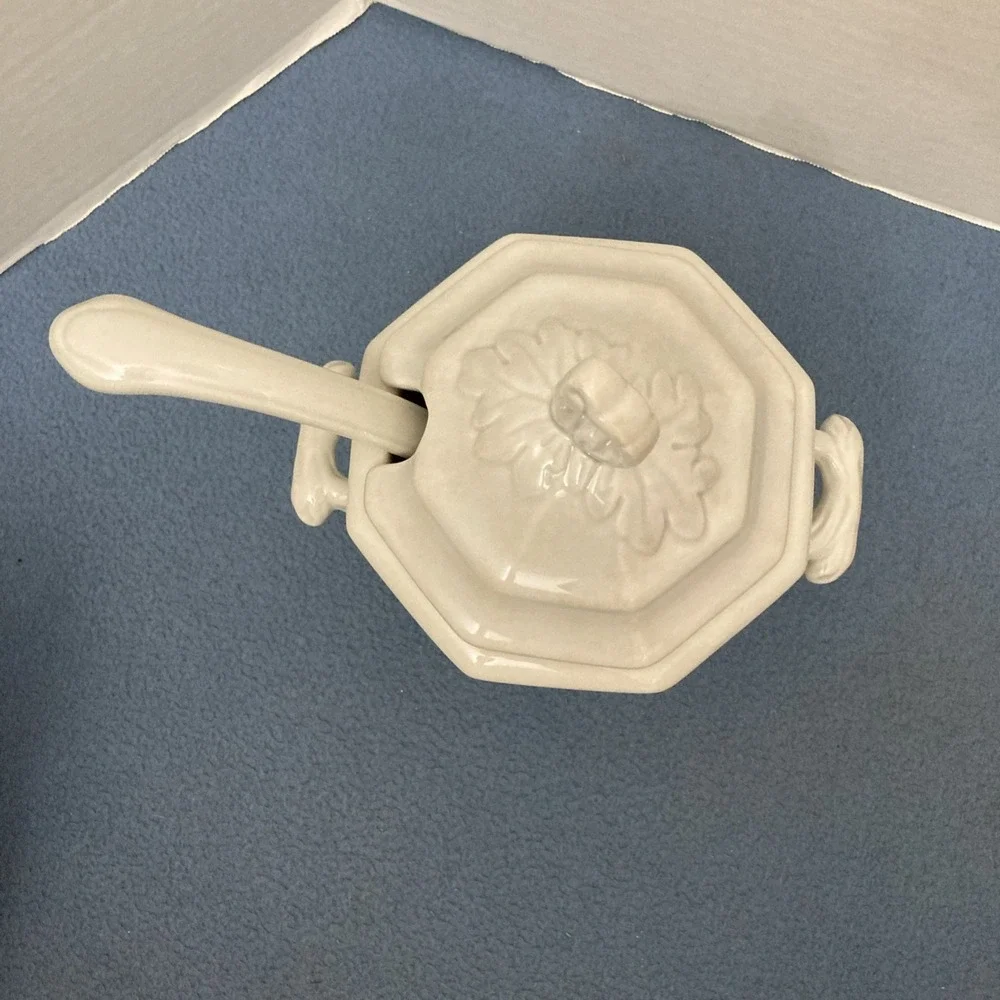 Williams-Sonoma Antique White 2011 Individual Soup Tureen w/Ladle Spoon